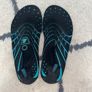 BARERUN Unisex, Black and Blue Water Shoes